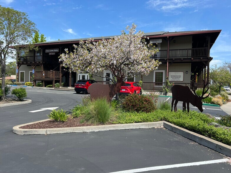 4725 1st St, Pleasanton, CA à louer - Photo de l’immeuble – Image 2 sur 9