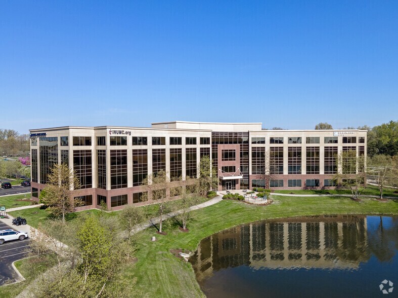 301 Pennsylvania Pky, Indianapolis, IN à louer - Photo de l’immeuble – Image 1 sur 11