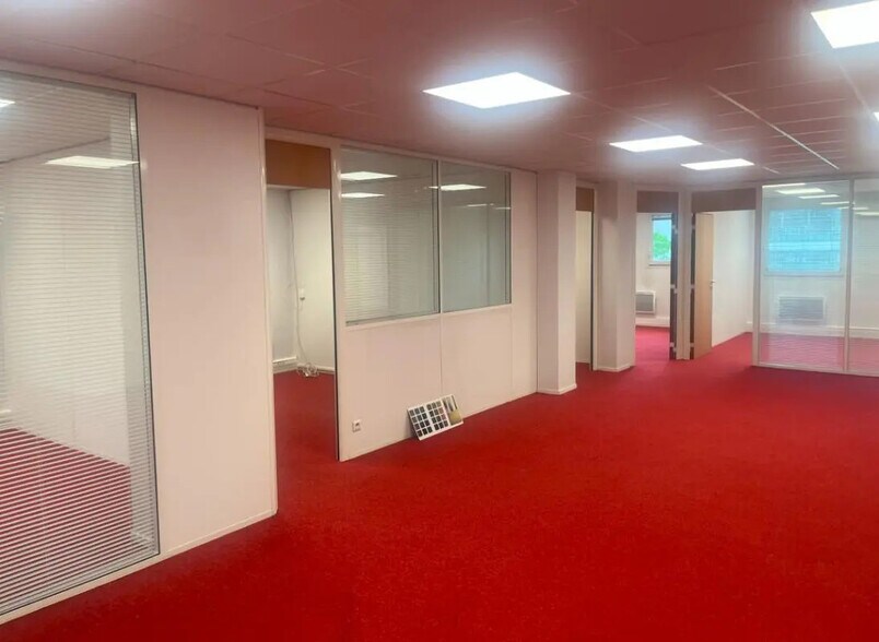 Bureau dans Levallois-Perret à louer - Photo de l’immeuble – Image 1 sur 5