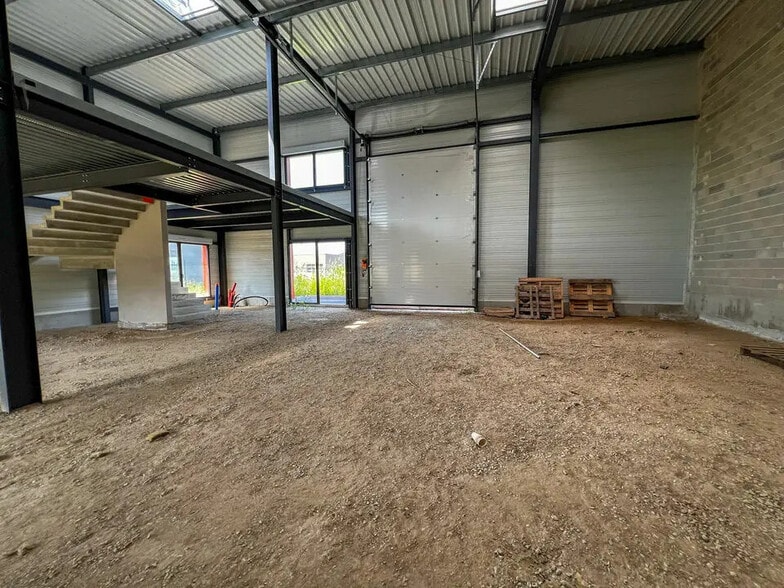 Industriel/Logistique dans Taillades à louer - Photo intérieure – Image 2 sur 20
