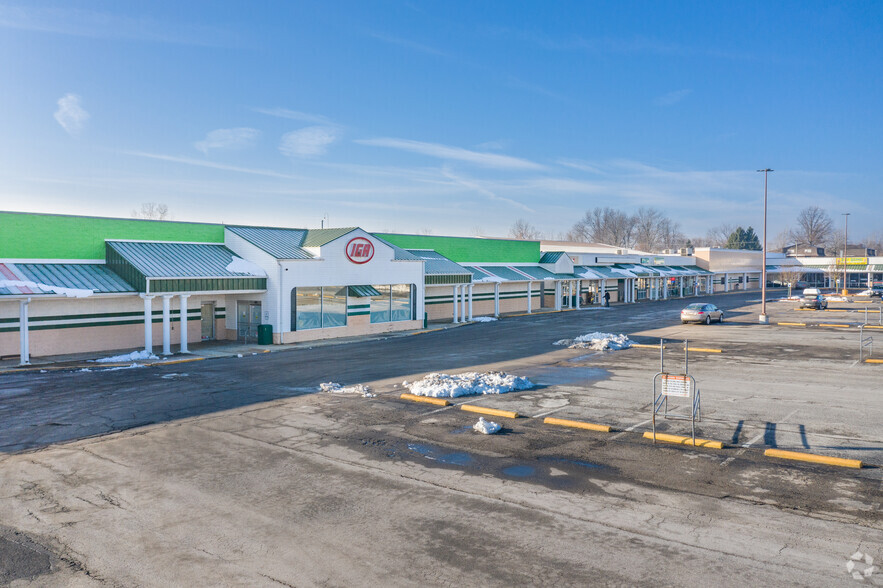 101-123 Blossom Centre Blvd, Willard, OH à louer - Photo de l’immeuble – Image 1 sur 11