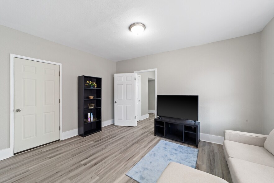 11118 Clifton Blvd, Cleveland, OH à vendre - Photo de l’immeuble – Image 3 sur 43