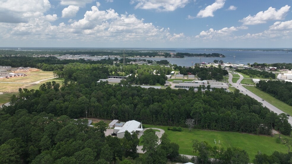 SEC-SH105 & McCaleb, Conroe, TX à vendre - Aérien – Image 3 sur 6
