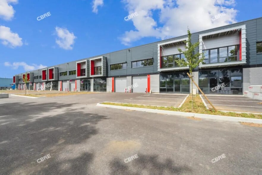 Local d’activités dans Bondoufle à louer - Photo de l’immeuble – Image 1 sur 14