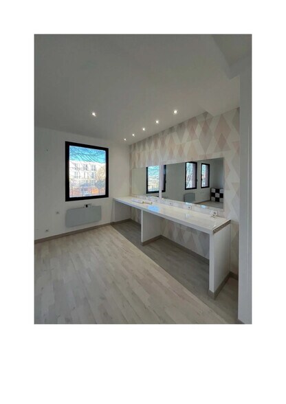 Bureau dans Plaisir à vendre - Photo de l’immeuble – Image 2 sur 7