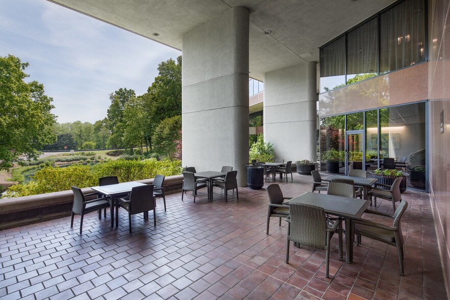 1600 Parkwood Cir SE, Atlanta, GA à louer - Photo de l’immeuble – Image 3 sur 10