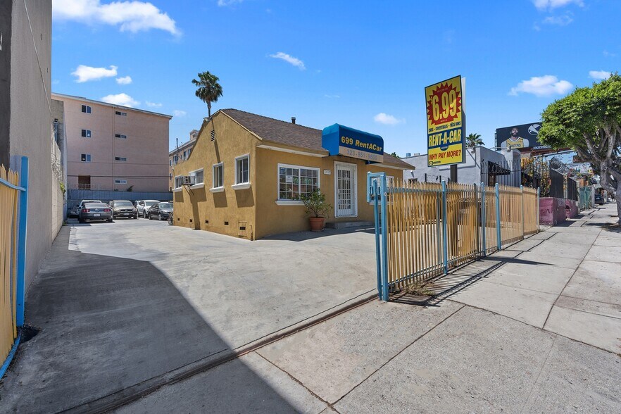 1415 N La Brea Ave, Los Angeles, CA à louer - Photo de l’immeuble – Image 3 sur 5