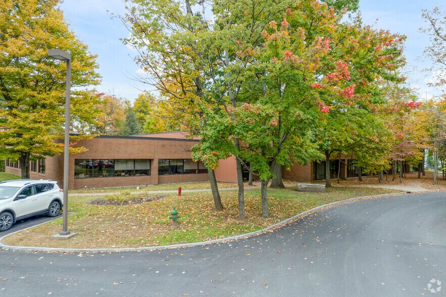 185 Jordan Rd, Troy, NY à louer - Photo principale – Image 1 sur 7
