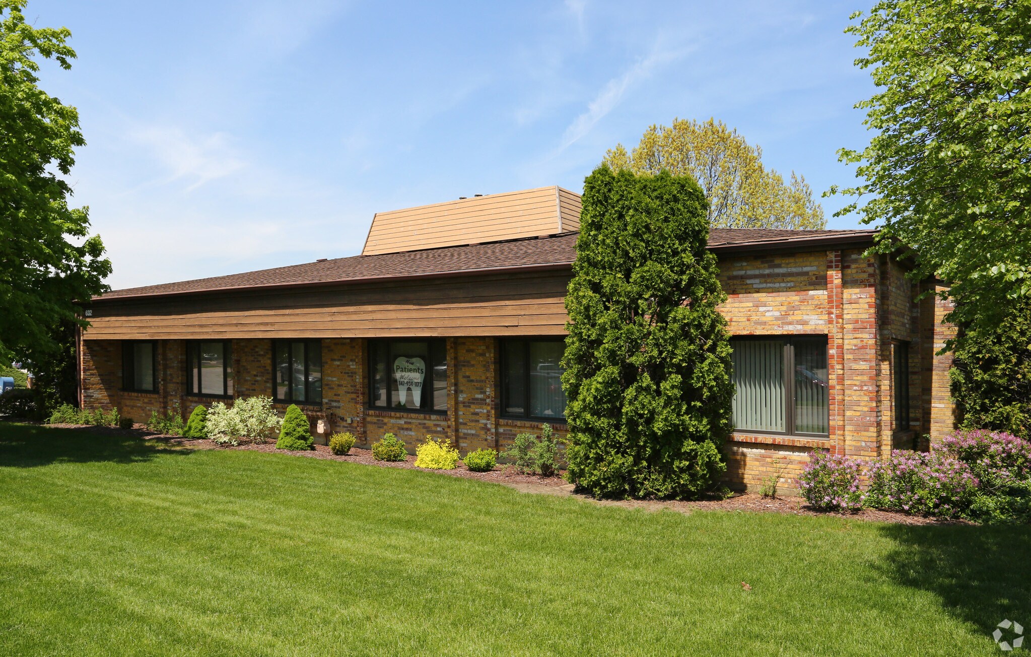 632 N 1st Bank Dr, Palatine, IL à louer Photo de l’immeuble– Image 1 sur 10