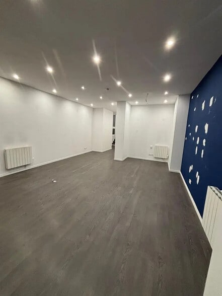 Local commercial dans Paris à louer - Photo intérieure – Image 3 sur 9