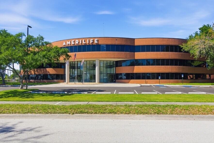 2600 McCormick Dr, Clearwater, FL à louer - Photo de l’immeuble – Image 2 sur 5