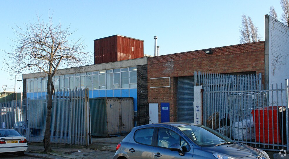 Humber Rd, Londres à vendre - Photo de l’immeuble – Image 3 sur 4