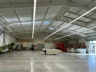 Plus de détails pour Local d'activités à louer