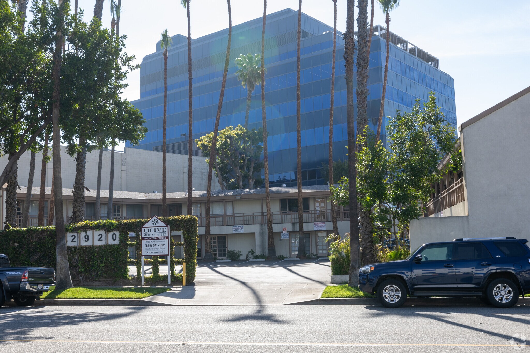 2920 W Olive Ave, Burbank, CA à louer Photo principale– Image 1 sur 12