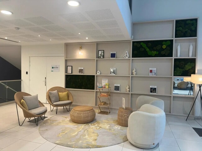 Plus de détails pour 15 Boulevard Du Mont D'Est, Noisy-le-Grand - Bureau à louer