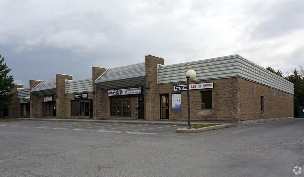 195-215 Menten Pl, Ottawa, ON à louer - Photo principale – Image 1 sur 3