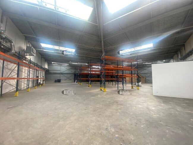 Plus de détails pour Industriel/Logistique à louer