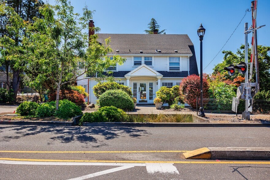 2206 SE Washington St, Portland, OR à louer - Photo de l’immeuble – Image 1 sur 33