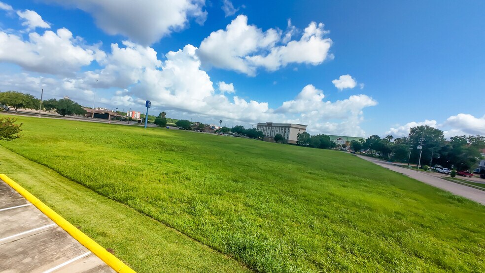 5355 Clearwater Ct, Beaumont, TX à vendre - Photo de l’immeuble – Image 2 sur 8