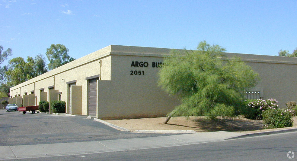2051 E Cedar St, Tempe, AZ à louer - Photo de l’immeuble – Image 3 sur 20