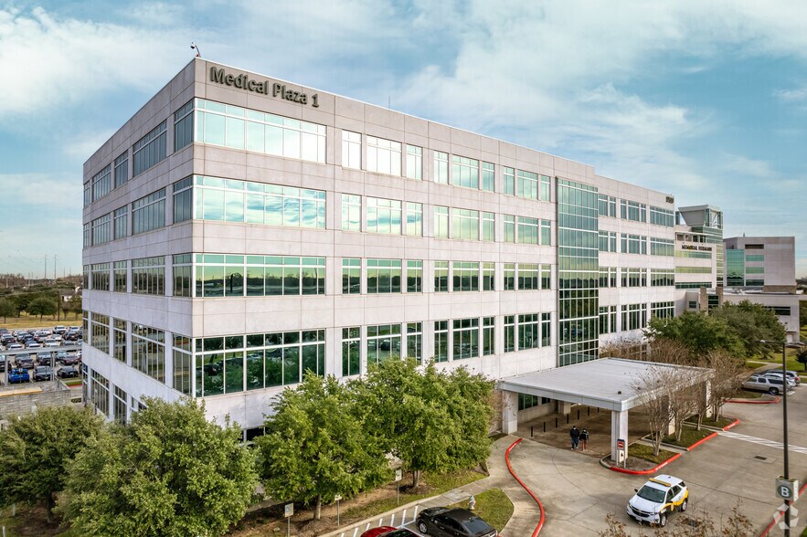 17510 W Grand Pky S, Sugar Land, TX à louer - Photo de l’immeuble – Image 1 sur 4