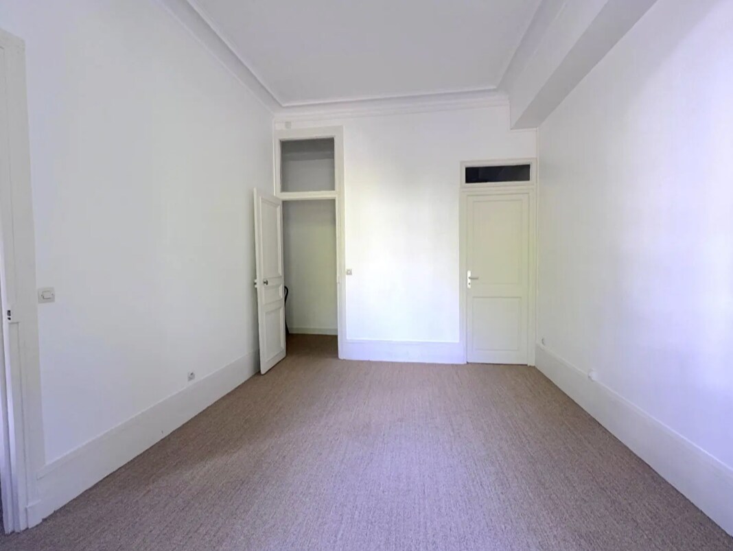 13 Boulevard Pereire, Paris, PAR 75017 -  -  - Photo intérieure - Image 1 of 5