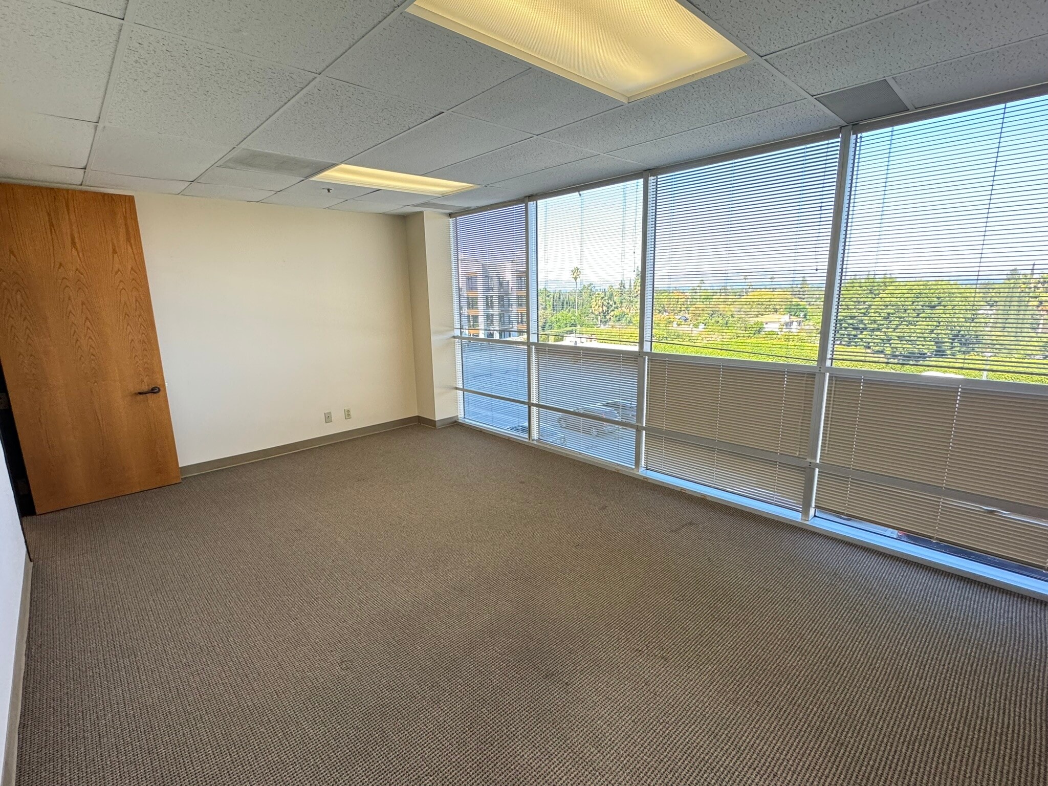 16133 Ventura Blvd, Encino, CA à louer Photo intérieure– Image 1 sur 5