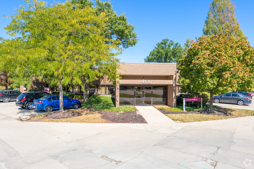 4420-4424 Carver Woods Dr, Blue Ash, OH à vendre - Photo principale – Image 1 sur 8