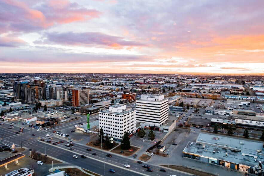 5940 Macleod Trl SW, Calgary, AB à louer - Aérien – Image 3 sur 4