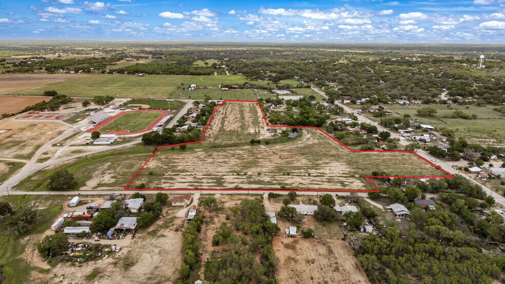 OOO County Rd, Devine, TX à vendre - Photo de l’immeuble – Image 2 sur 7