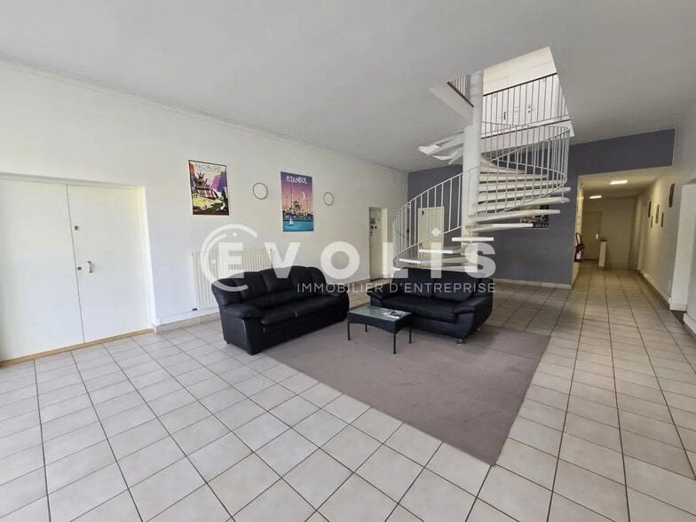 Bureau dans Gometz-la-Ville à louer - Photo de l’immeuble – Image 2 sur 7