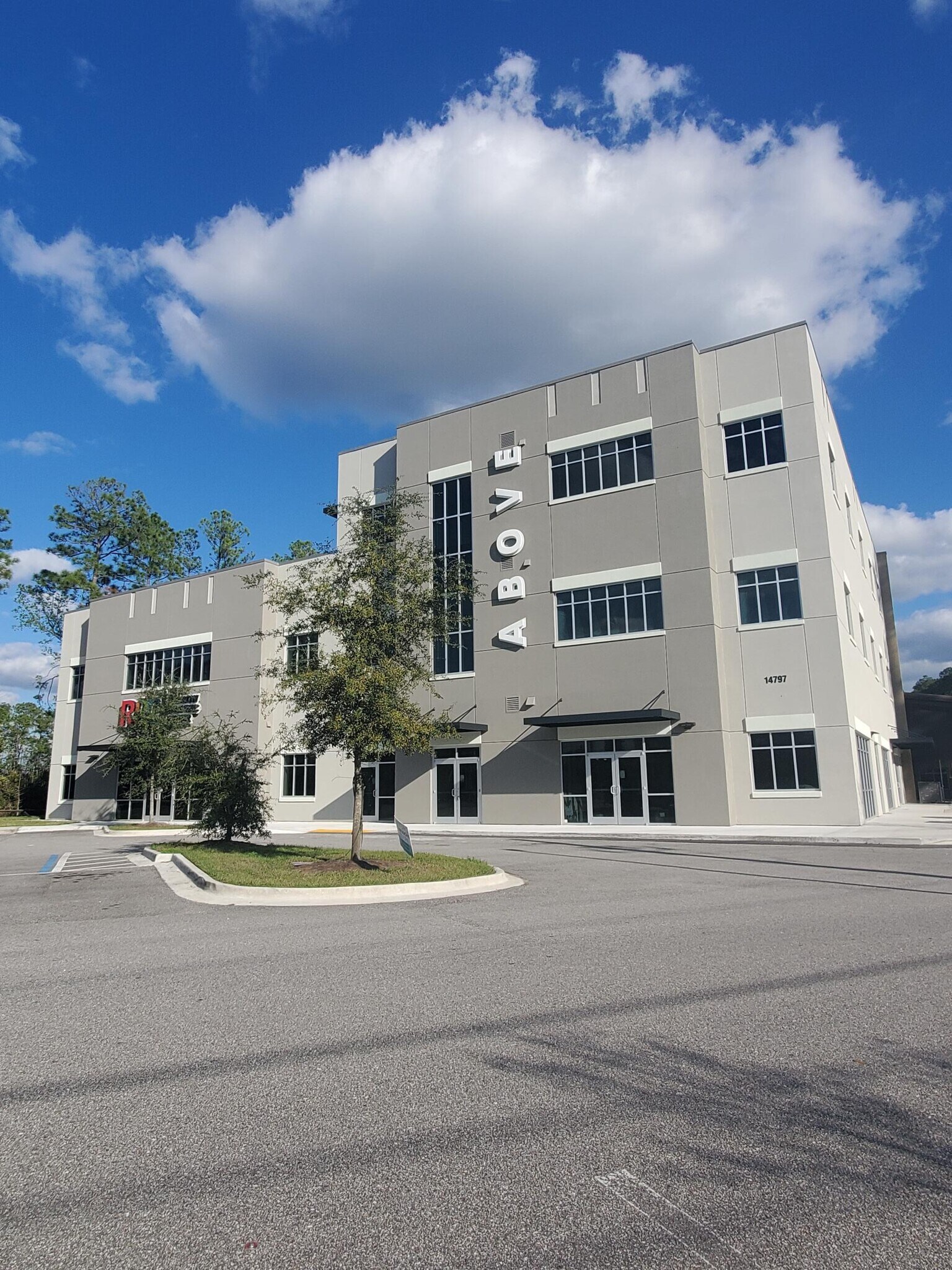 14797 Philips Hwy, Jacksonville, FL à louer Photo de l’immeuble– Image 1 sur 4