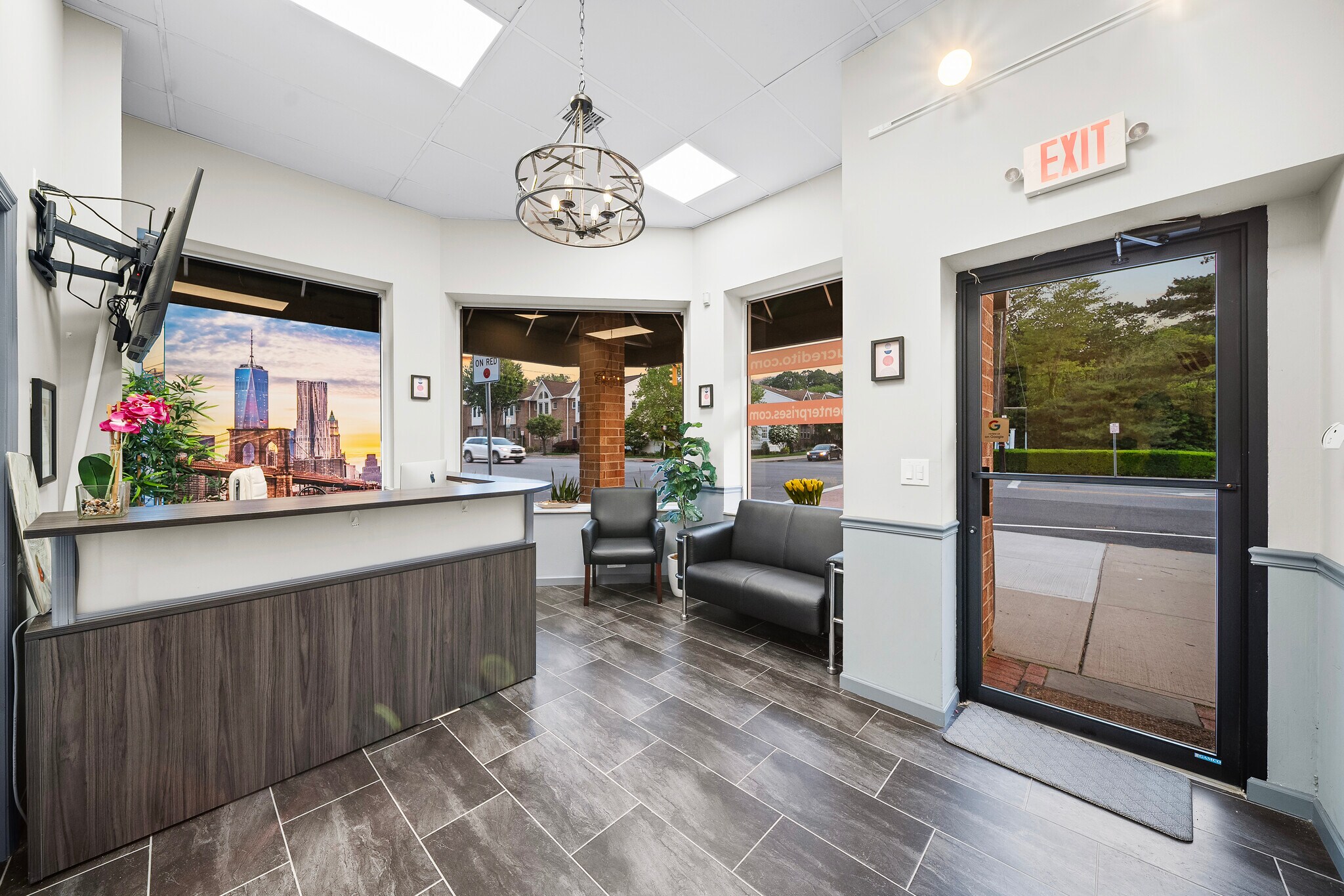 223 Glen St, Glen Cove, NY à louer Photo intérieure– Image 1 sur 17
