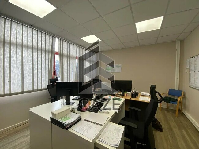 Plus de détails pour Local d’activités à vendre