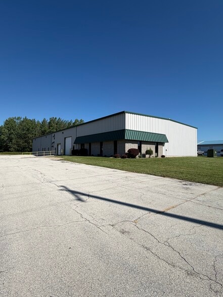 3300 Commodity Ln, Green Bay, WI à louer - Photo de l’immeuble – Image 3 sur 22