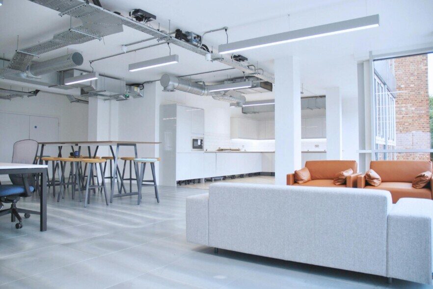 250 Waterloo Rd, Londres à louer - Photo de l’immeuble – Image 2 sur 17