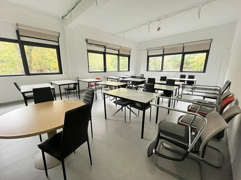 Bureau dans Champs-sur-Marne à louer - Photo intérieure – Image 3 sur 12