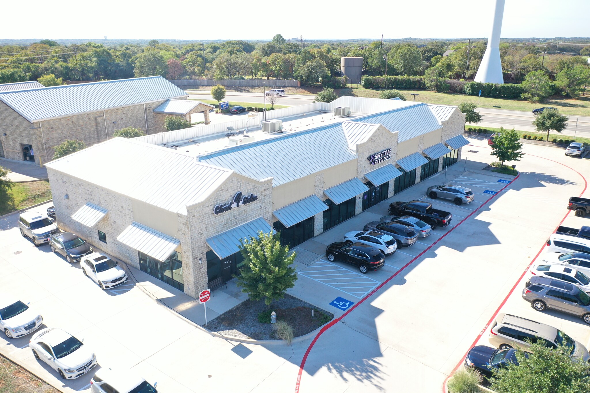 7160 Justin Rd, Lantana, TX à louer Photo de l’immeuble– Image 1 sur 9
