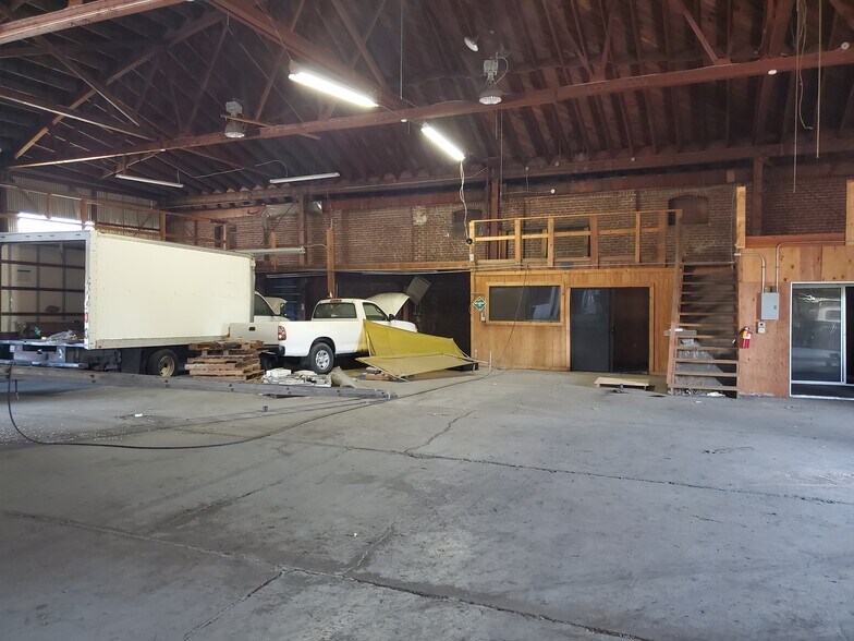 211 Oak St, Manteca, CA à vendre - Photo intérieure – Image 3 sur 6