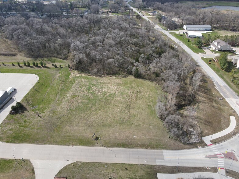 108 E Vista Lake Ave, Polk City, IA à vendre - Photo de l’immeuble – Image 2 sur 2
