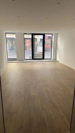 Plus de détails pour Local commercial à vendre