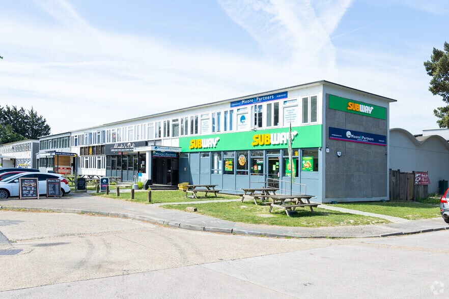 49-55 Gatwick Rd, Crawley à louer - Photo de l’immeuble – Image 3 sur 4