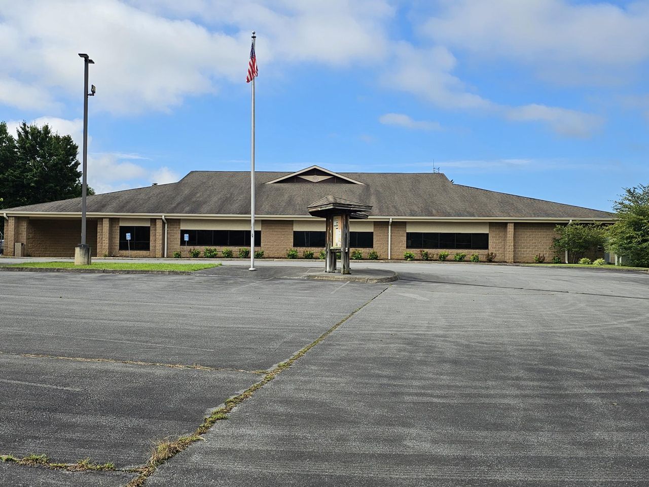 4400 Unicoi Dr, Unicoi, TN à louer Photo principale– Image 1 sur 6