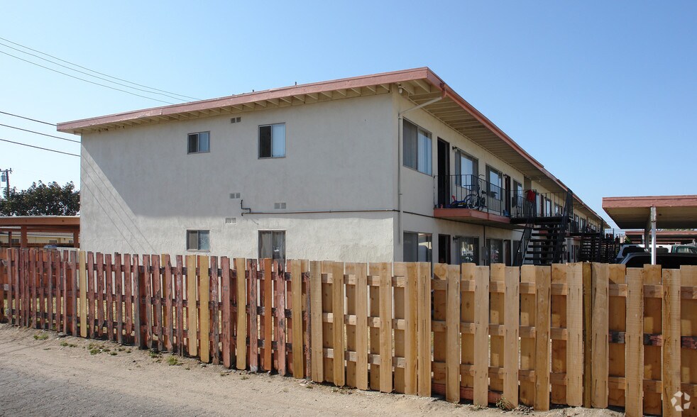 450 Hill St, Oxnard, CA à vendre - Photo de l’immeuble – Image 3 sur 6