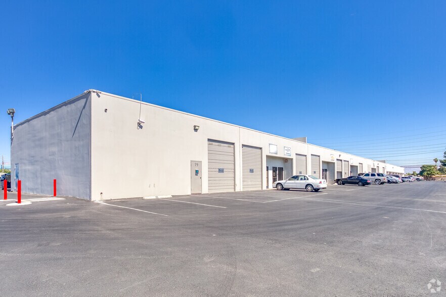 4305 E Sahara Ave, Las Vegas, NV à louer - Photo de l’immeuble – Image 2 sur 4