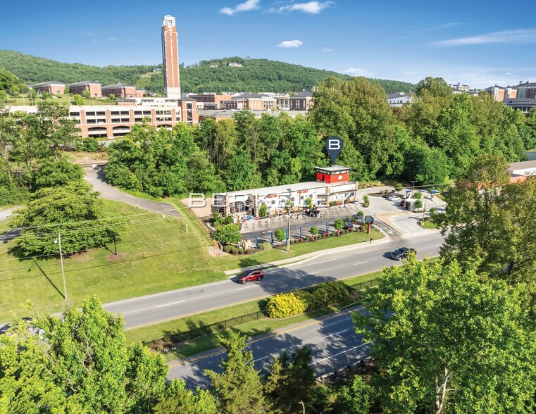 3805 Wards Rd, Lynchburg, VA à vendre - Photo de l’immeuble – Image 2 sur 7