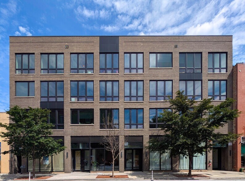 1879 N Milwaukee Ave, Chicago, IL à vendre - Photo de l’immeuble – Image 3 sur 14
