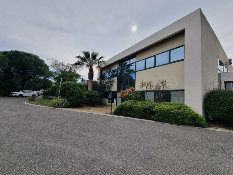 1 Avenue Jean Jaures, Les Pennes-Mirabeau à vendre - Photo de l’immeuble – Image 1 sur 20