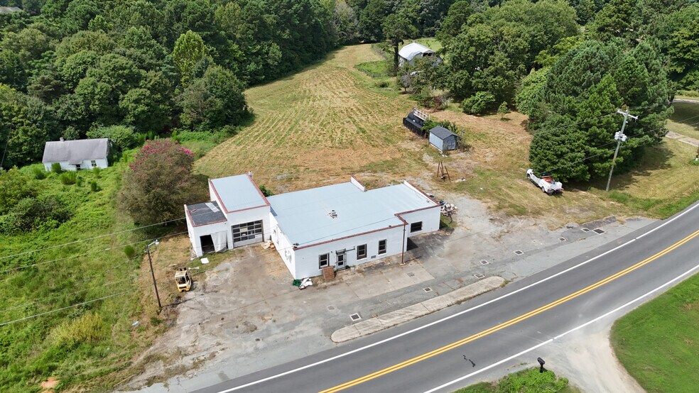 1610 NC Highway 61, Whitsett, NC à vendre - Photo principale – Image 1 sur 5