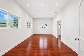 1112 N Sherbourne Dr, West Hollywood, CA à louer Photo intérieure– Image 2 sur 23